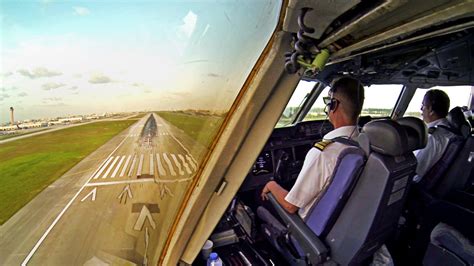 MD-11 COCKPIT VIEW - Landing MIAMI | Martinair Cargo - YouTube