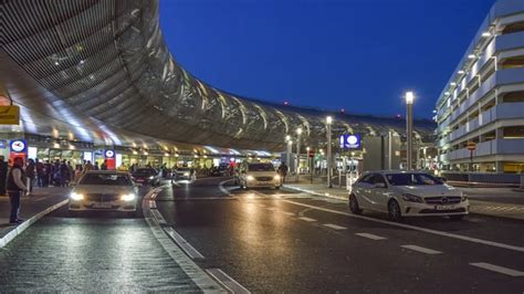 Taipei Airport Terminal: Facilities and Services