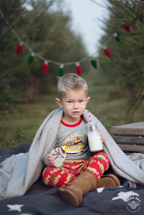 Festive Family Mini-Session at a Christmas Tree Farm