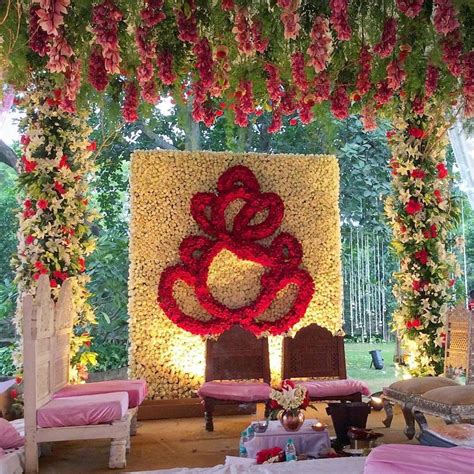 12 Awe-Inspiring Wedding Mandap Decoration with Flowers You Wouldn't ...