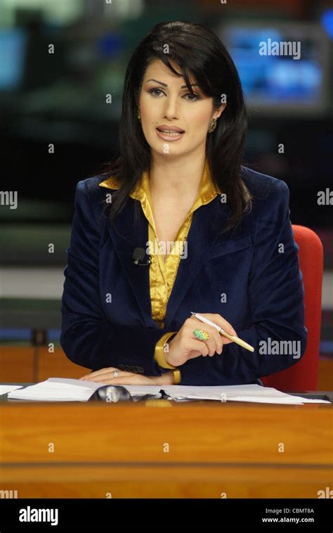 Al Jazeera Female Presenters : Talking To Al Jazeera Journalist Barbara Serra Italy Magazine ...