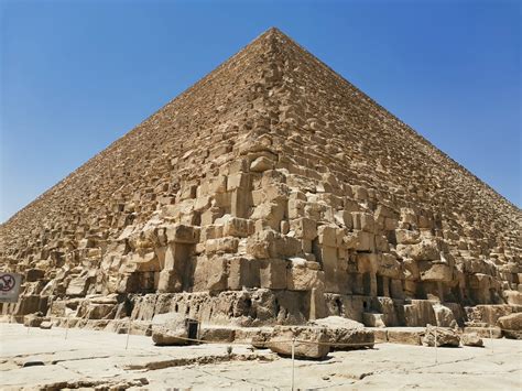 Explore the Pyramids of Giza - live online tour from Giza