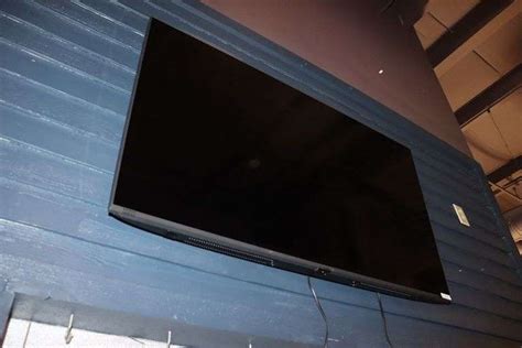 Samsung 55" TV with wall mount bracket - Backes Commercial Auctioneers