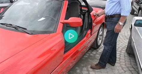 These BMW Z1 Doors : r/oddlysatisfying