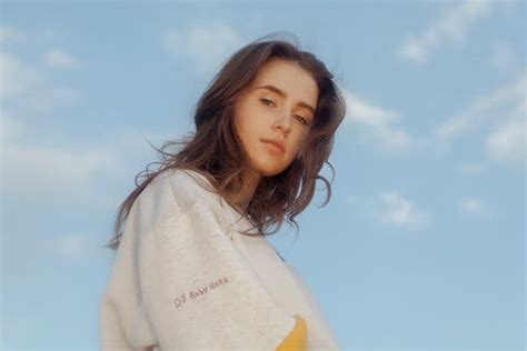 Clairo’s ‘Pretty Girl’ Went Viral. Then She Had to Prove Herself. - The New York Times