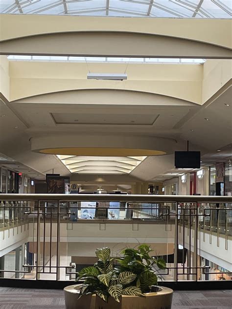 Livingston Mall, Livingston NJ : r/deadmalls