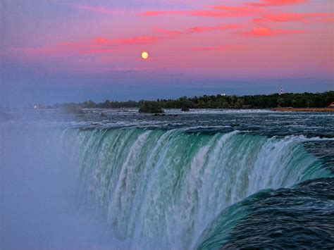 Horseshoe Falls at sunset. | Moonrise over Horseshoe Falls a… | Flickr