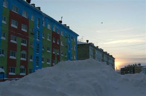 Dudinka, the Russian town that froze three weeks ago after water pipes burst [2048x1360 ...