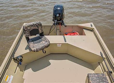 37 Best Jon Boat Mods with Ideas for Decking, Seats, Fishing & Hunting