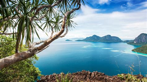 Wallpaper Malaysia, sea, bushes, mountains, tree, islands, blue sky ...