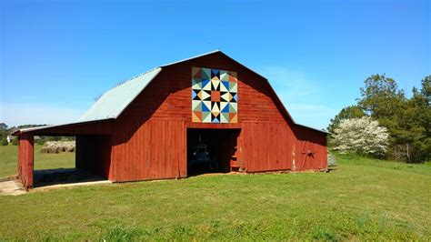 A Brief History of American Barn Quilts