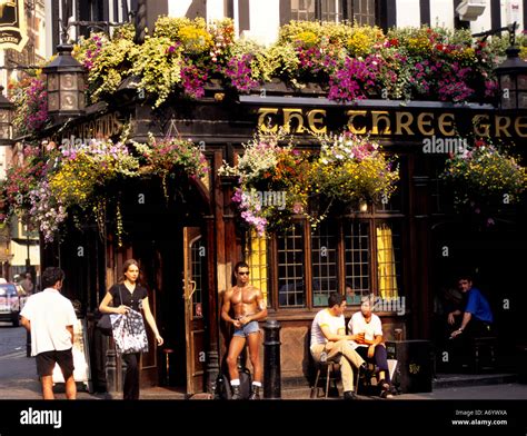 Crown and anchor london hi-res stock photography and images - Alamy