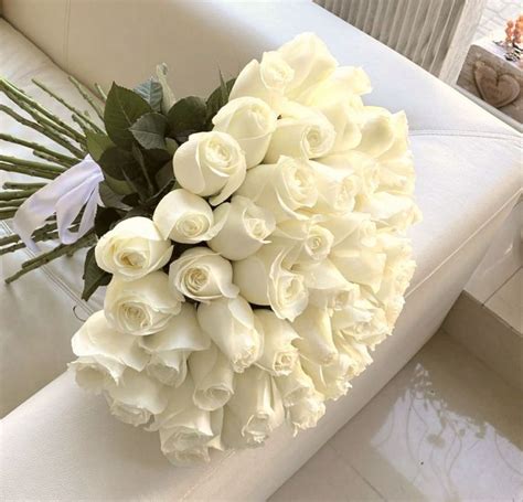 Incredibly beautiful bouquet of white roses | White rose bouquet ...