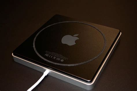 High-quality MacBook Air SuperDrive photos, notes on Remote Disc