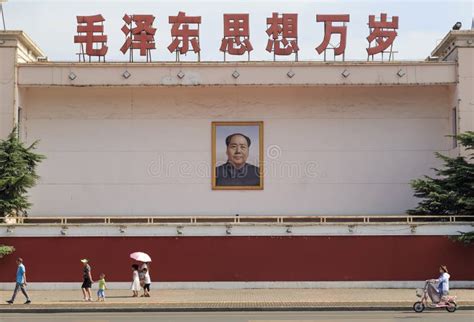 Portrait of Mao Zedong at Tiananmen Editorial Photography - Image of ming, communism: 26678912