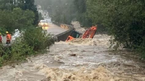 Widespread floods Hit UK in videos and pictures - Strange Sounds