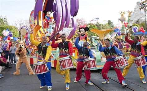 ‘Mickey’s Soundsational Parade’ Celebrates Music in Motion at ...