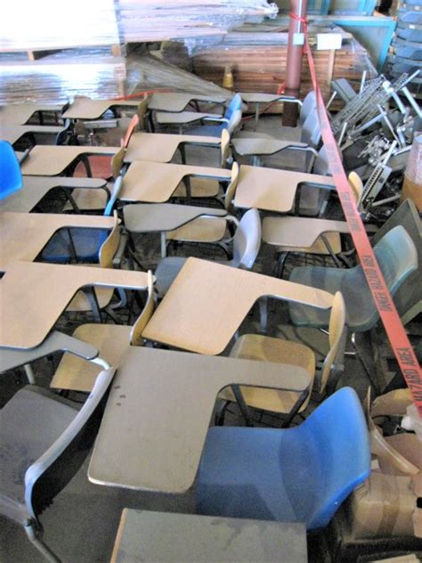 (40+) School Desks for sale