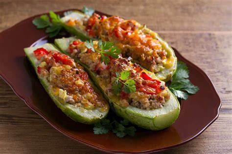 Courgettes farcies à la viande hachée - La recette la plus simple qui ...