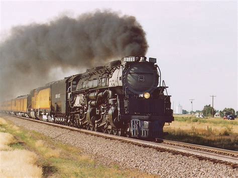 Union Pacific Challenger 3985 near Brighton, CO | Old trains, Steam engine trains, Train