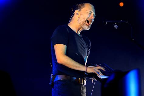 Live Review: Radiohead Gets Nostalgic for Tour Kickoff at Chicago's ...