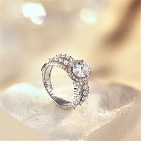 Vintage Halo Engagement Ring | High carbon diamond – eclorejewelry