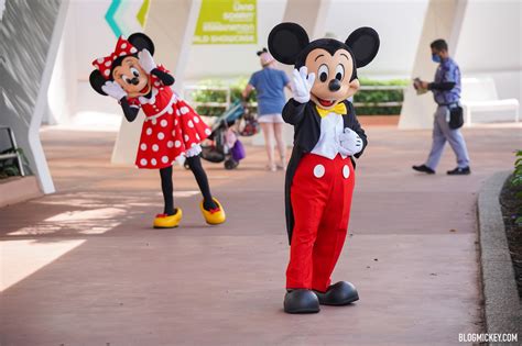 Mickey and Minnie Physically Distanced Meet and Greet Debuts in EPCOT ...