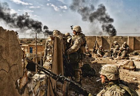 [Iraq] U.S Marines occupy a rooftop during the Second Battle of Fallujah. Fallujah, Iraq ...