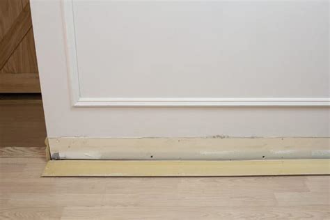 How to Remove Baseboards without Damage (for Reuse)