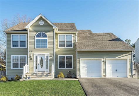 a large house with two garages in the front and one on the other side