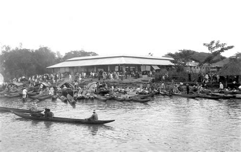 Canoes along the shore at the market, Hagonoy, Bulacan, Ph… | Flickr