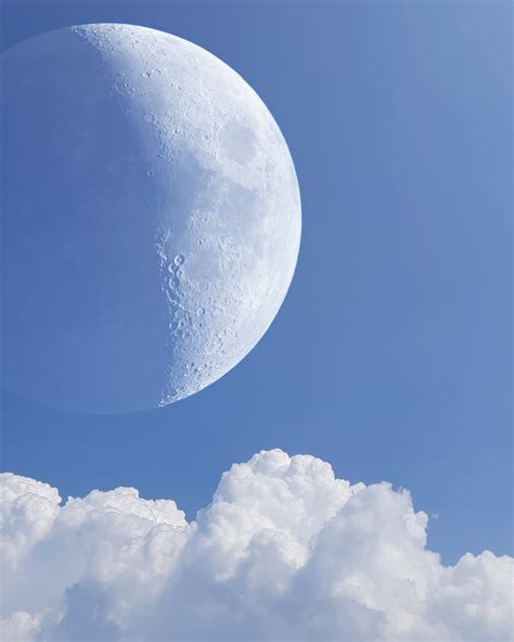 Daytime Moon : r/space