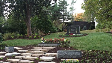 Muhammad Ali's grave site opens to public