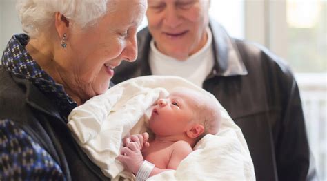 Photos of Grandparents Meeting Their New Grandchildren | Newborn poses, Grandparent photo ...