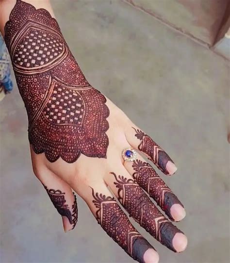 Share 77+ pakistani bridal mehndi designs images latest - seven.edu.vn