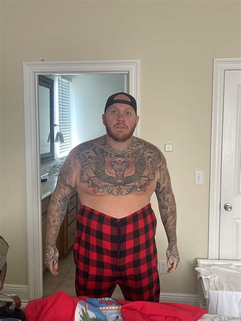 timthetatman👑 on Twitter: "happy holidays🎄🎁🍻 https://t.co/Fl4DBdahZD" / Twitter