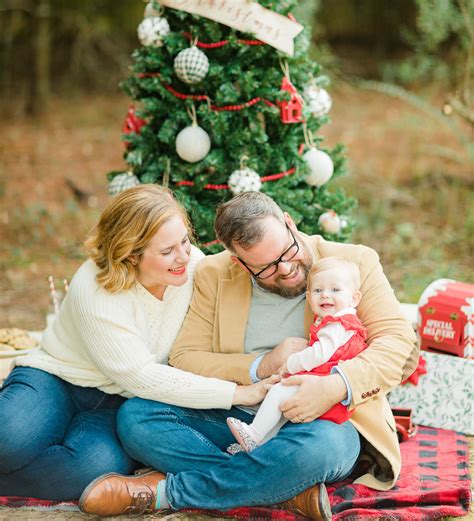 3 Must-Haves for the Perfect Christmas Family Photos