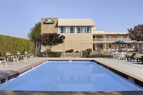 Our seasonal outdoor pool is the perfect place to relax. | Virginia hotels, Arlington virginia ...