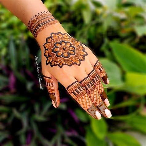 20 Simple Circle Mehndi Designs That We Are In Awe Of