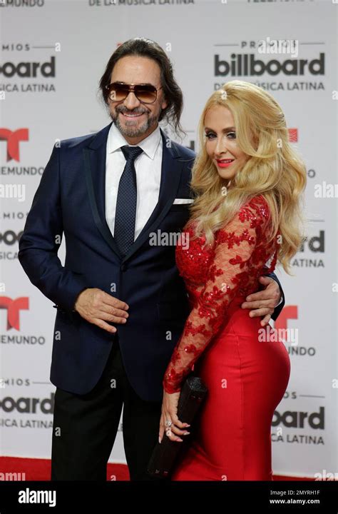 Singer Marco Antonio Solis and his wife Cristian Salas, arrive at the ...