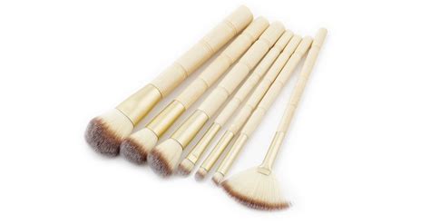 7 Piece Set: Bamboo Makeup Brushes