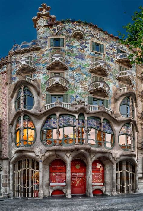 Barcelone, sur les pas de Picasso, Miró, Gaudí… | Beaux Arts | Gaudi ...