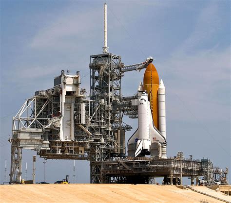 Scale Model News: SUPER-DETAILED SPACE SHUTTLE LAUNCH TOWER