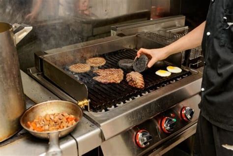 Tips to Preparing Your Commercial Gas Grill for the Busy Season