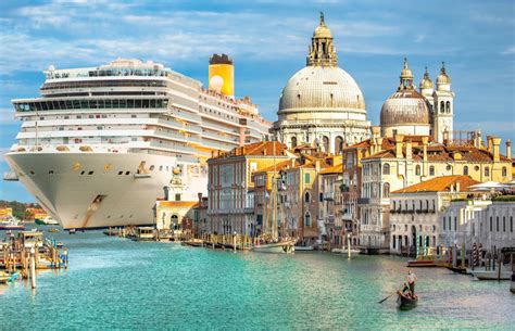 Cruise Ships Sailing into Venice Could Soon Be a Thing of The Past ...