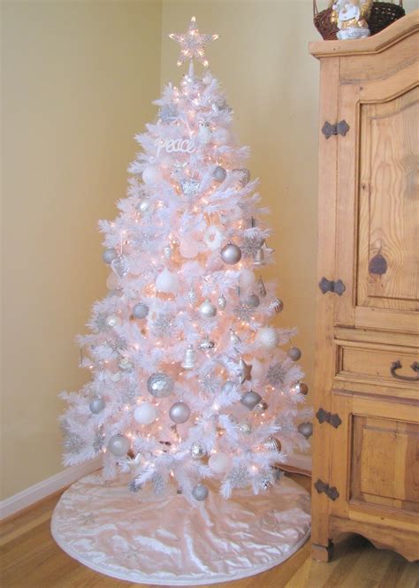 White Christmas Tree Pictures & Photos