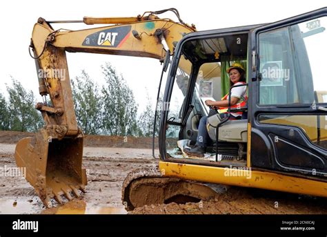 Backhoe operator hi-res stock photography and images - Alamy