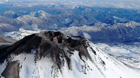 Confirman aumento de actividad explosiva en el volcán Chillán de Chile