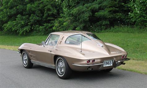 1963 C2 Corvette | Ultimate Guide (Overview, Specs, VIN Info, Performance & More)