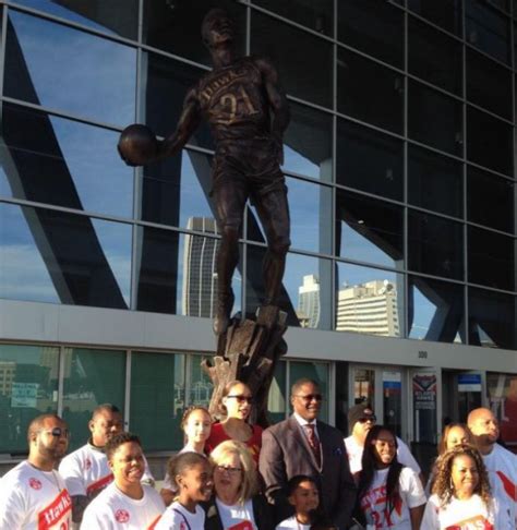 Dominique Wilkins' Statue Was Placed In Front Of Philips Arena On ...